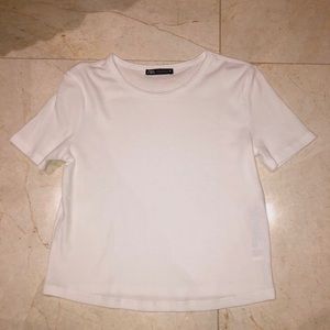 (NWOT) Zara white tshirt with kitted neckline